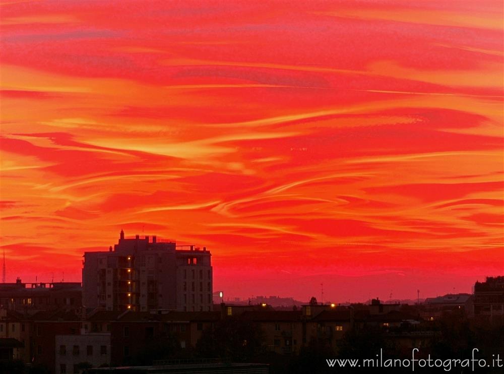 Milano - Tramonto infuocato su Milano